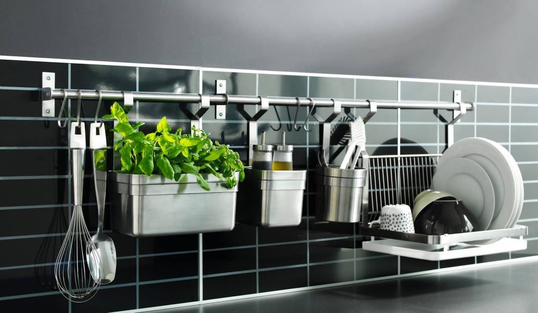 Кухонные рейлинги: как максимально эффективно использовать пространство